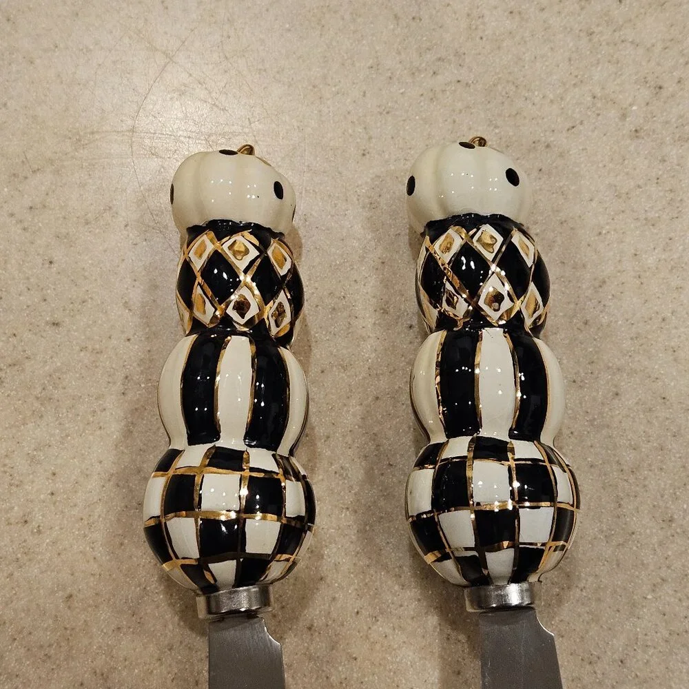 RARE 2 MACKENZIE CHILDS STACKING PUMPKINS FALL CERAMIC SPREADERS CANAPE KNIVES